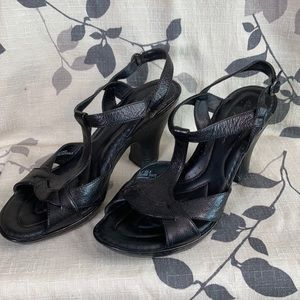 Born leather cushion led heels